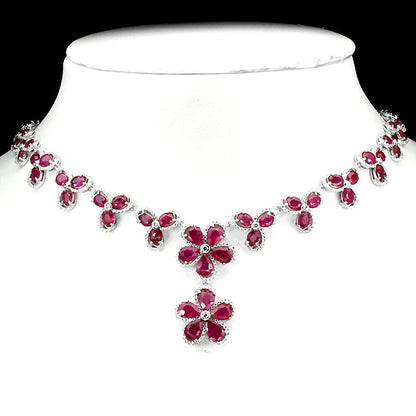 Rubin Blumen Collier aus weißvergoldetem Silber - INARA