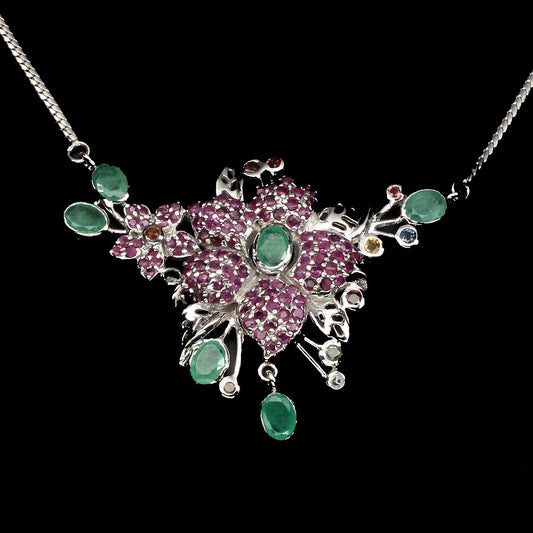 Rubin Smaragd Saphir Blume Collier aus weißvergoldetem Silber - INARA