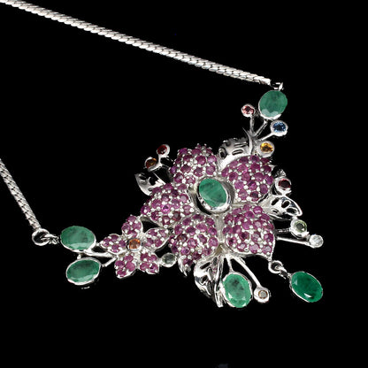 Rubin Smaragd Saphir Blume Collier aus weißvergoldetem Silber - INARA