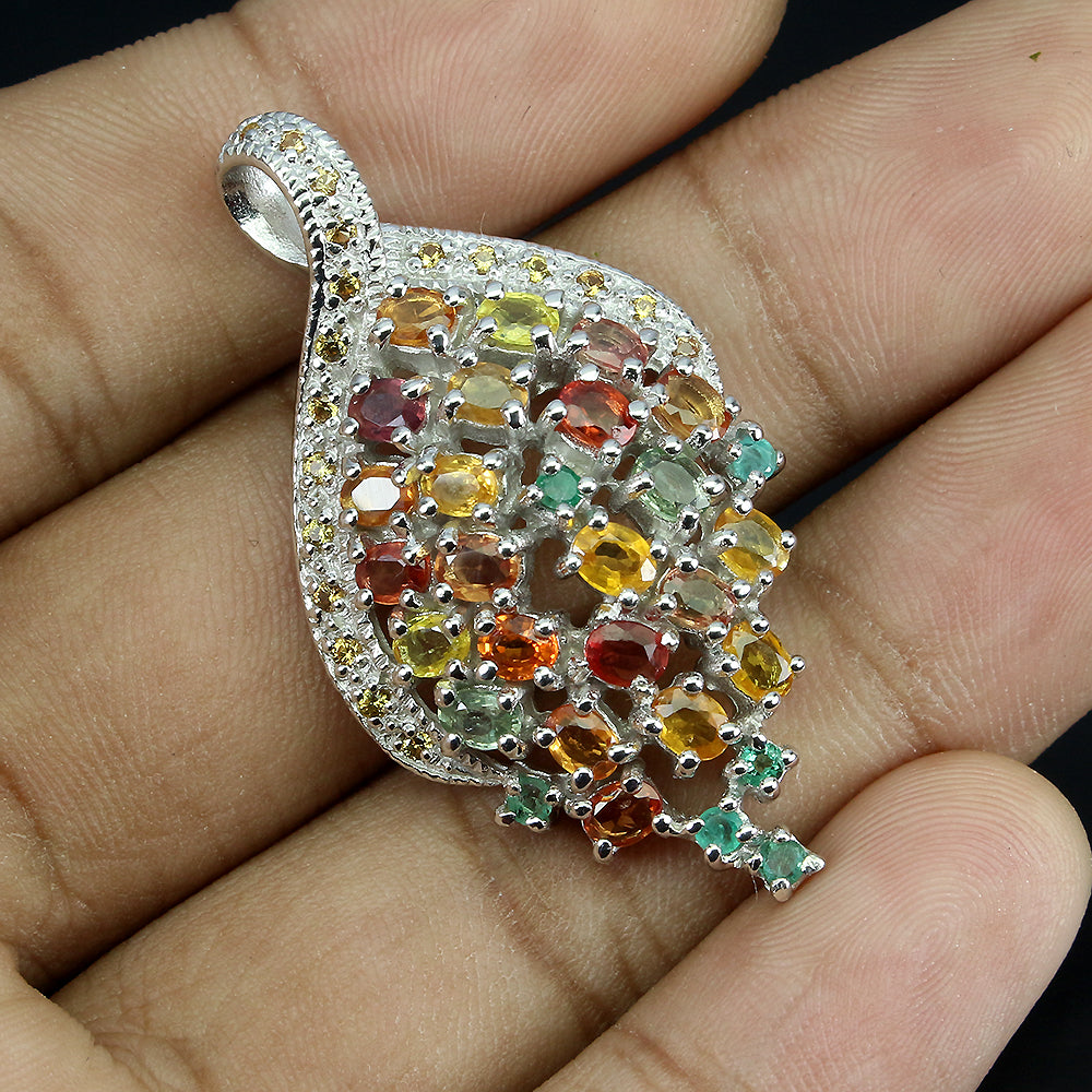 Saphir Smaragd Anhänger aus weißvergoldetem Silber - INARA