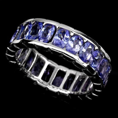 Tansanit Eternity Ring aus weißvergoldetem Silber - INARA