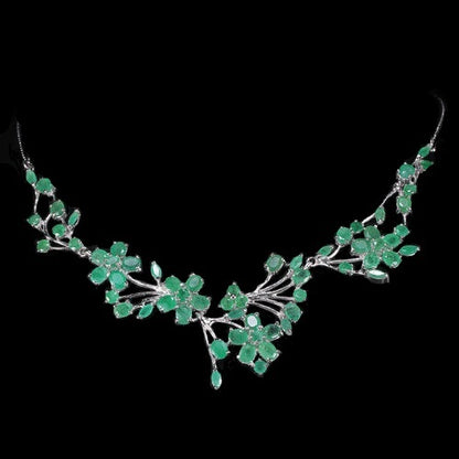 Smaragd Collier aus weißvergoldetem Silber - INARA