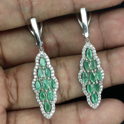 Smaragd Ohrringe aus weißvergoldetem Silber - INARA