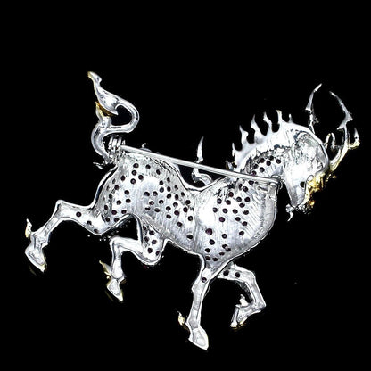 Rubin Chromdiopsid Pferd Brosche aus bicolor vergoldetem Silber - INARA