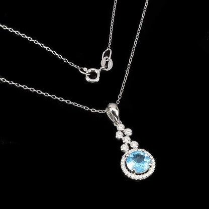 Halskette mit Blautopas Swiss Blue Anhänger aus weißvergoldetem Silber - INARA