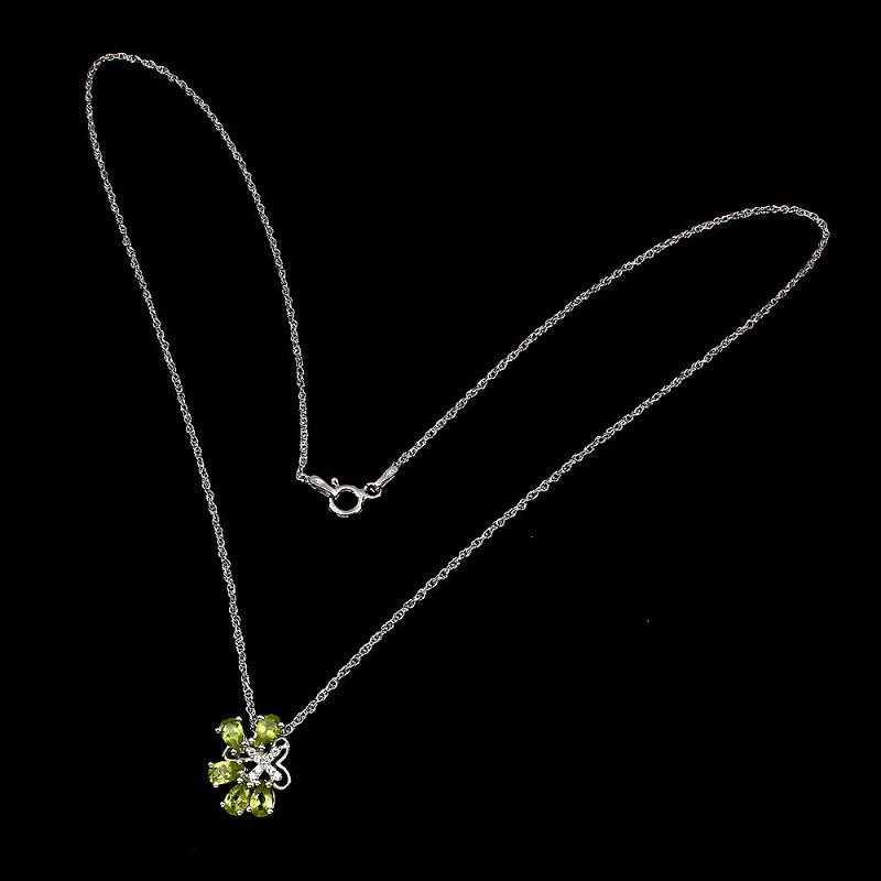 Peridot Anhänger mit Halskette aus weißvergoldetem Silber - INARA
