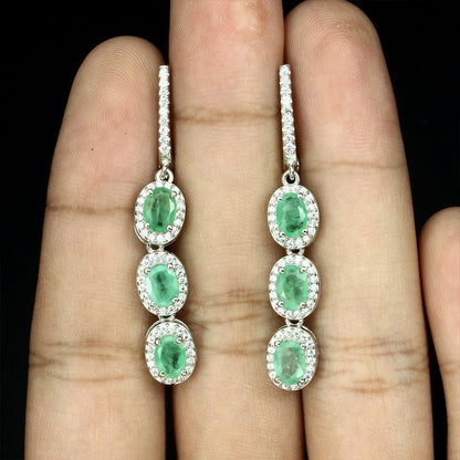 Smaragd Ohrringe aus weißvergoldetem Silber - INARA