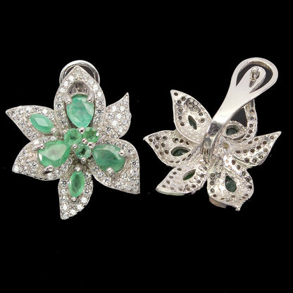 Smaragd Blumen Ohrringe aus weißvergoldetem Silber - INARA